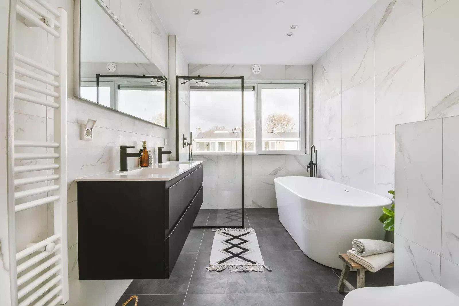 Interior design of beautiful and elegant bathroom