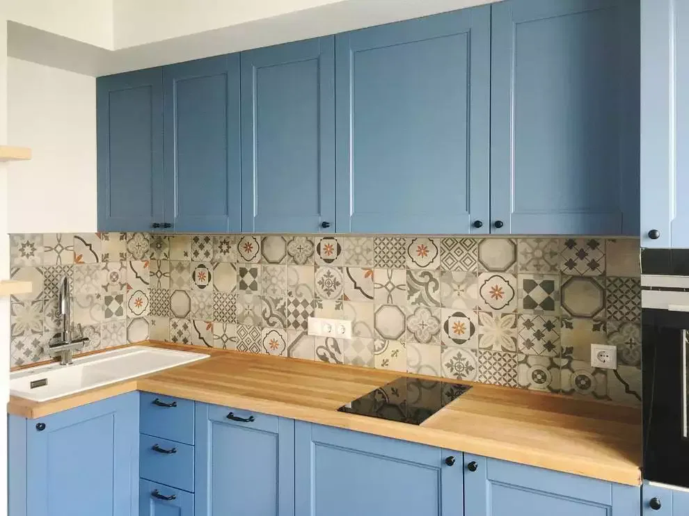 kukhonnyj-fartuk-iz-plitki_5d9860d7257de (1)