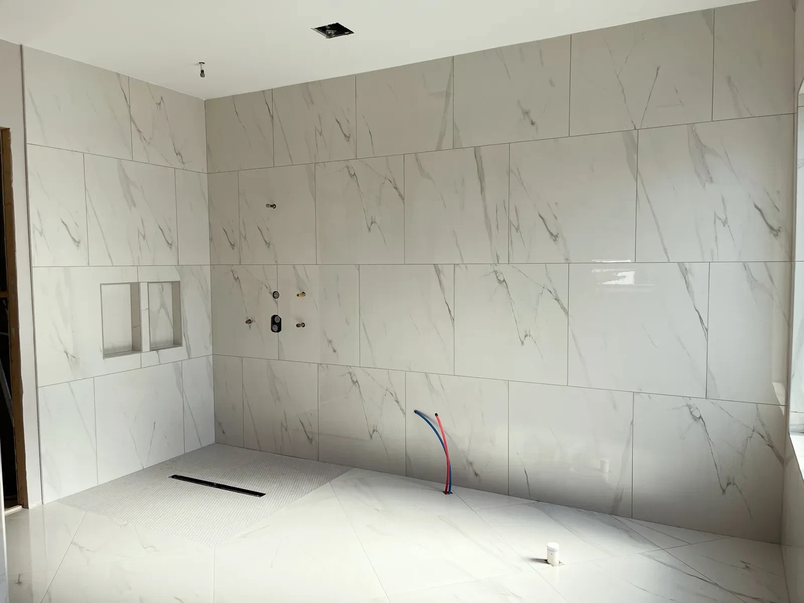 Modern bathroom tiled wall with minimalistic design