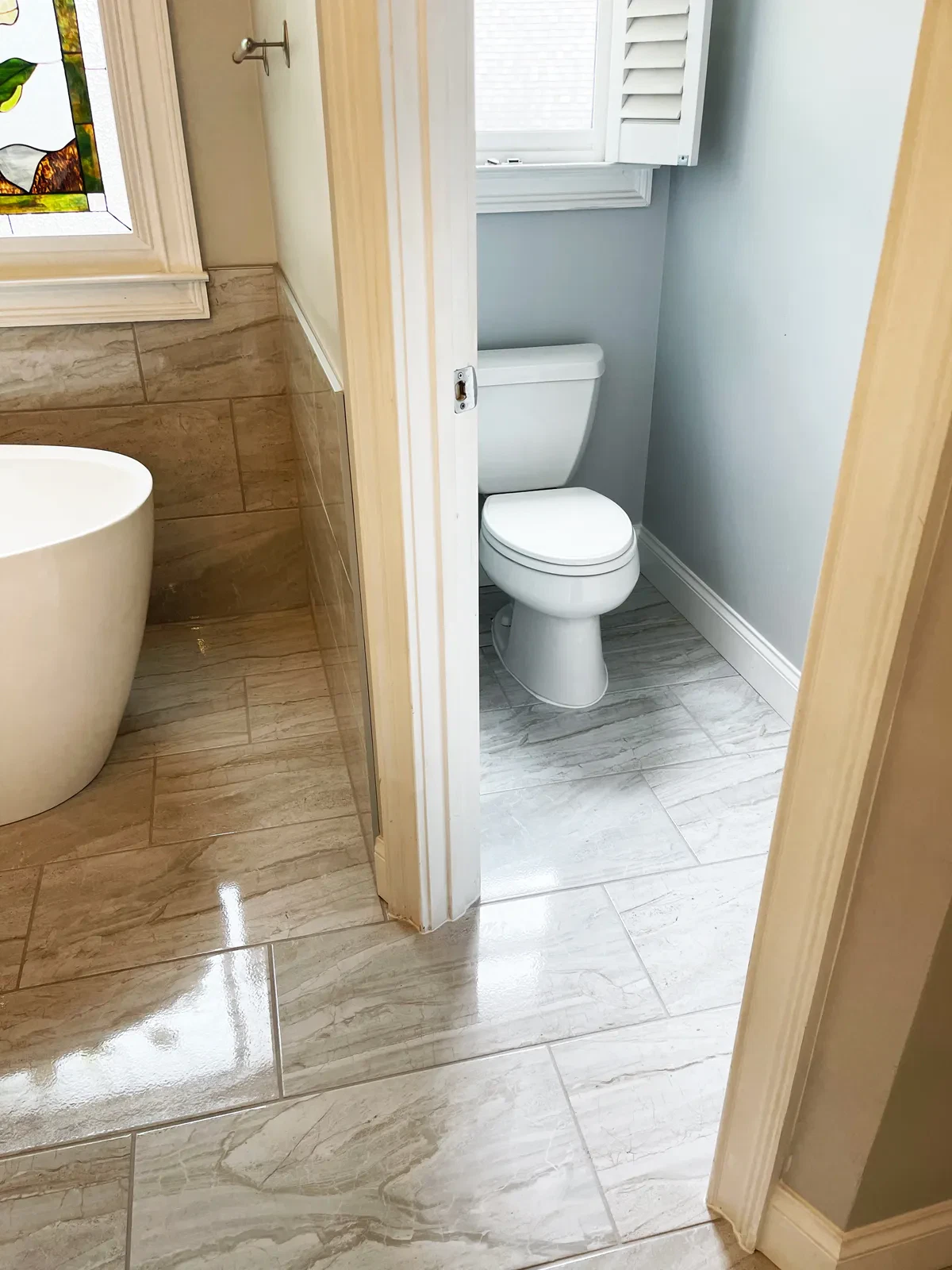 Modern bathroom with marble tiles and white fixtures