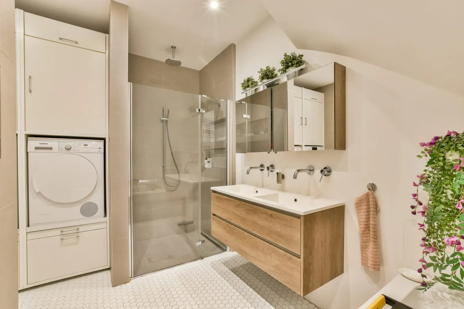 Read more about the article Small Bathroom Remodel Atlanta: Space-Saving Tips & Modern Solutions